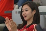 吧友们还记得吗？韩国女主持继续报道世界杯，12年前她曾一笑走红