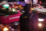 墨西哥球迷聚集在厄瓜多尔下榻酒店外，制造噪音影响对手休息