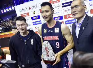 8年前的今天：易建联迎来CBA生涯万分里程碑 历史第二人